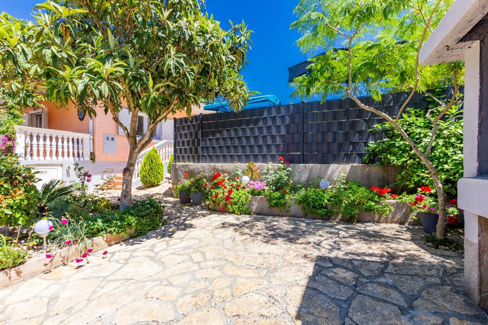 Holiday Home Flora Zadar Bagian luar foto
