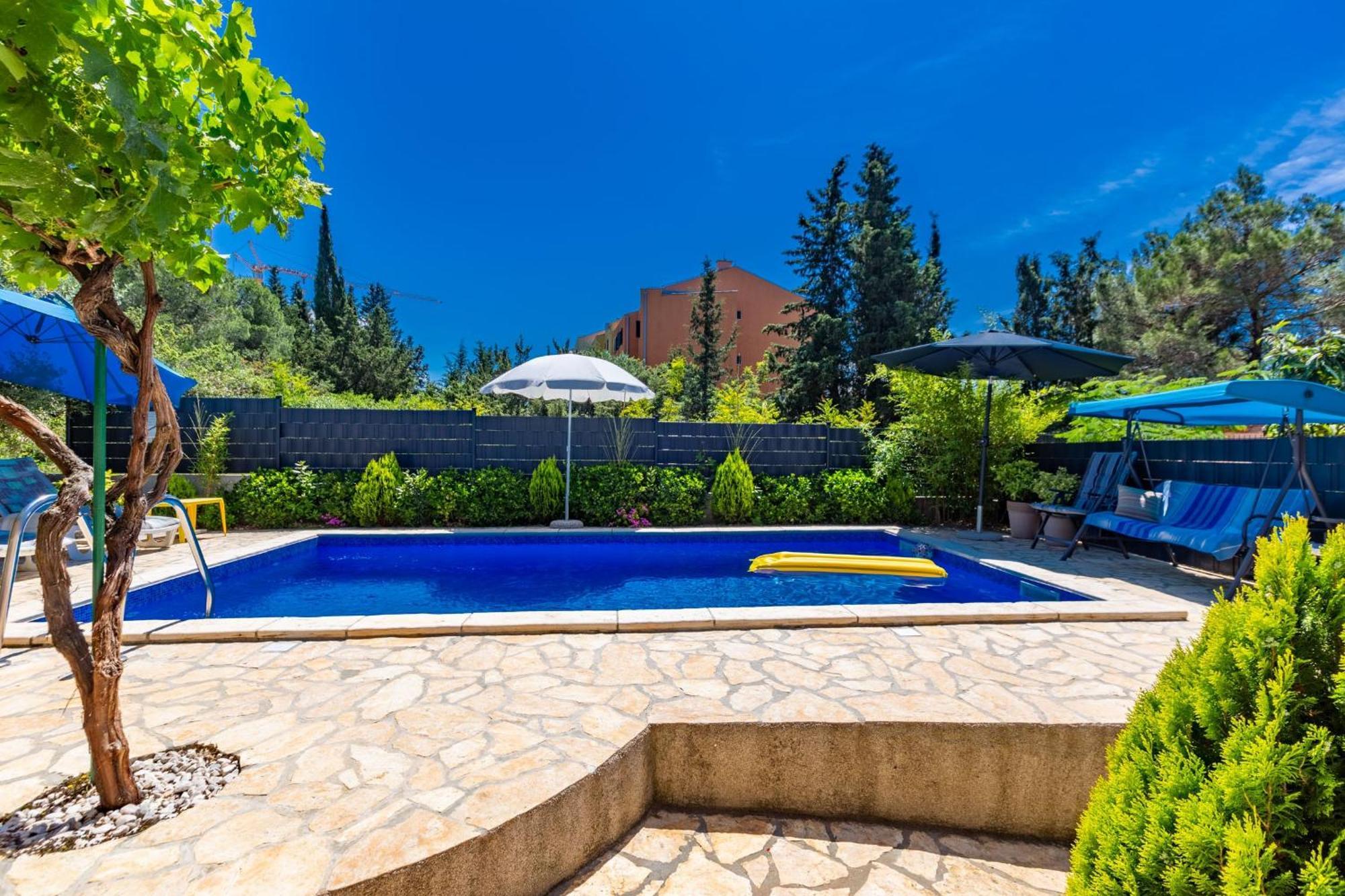 Holiday Home Flora Zadar Bagian luar foto