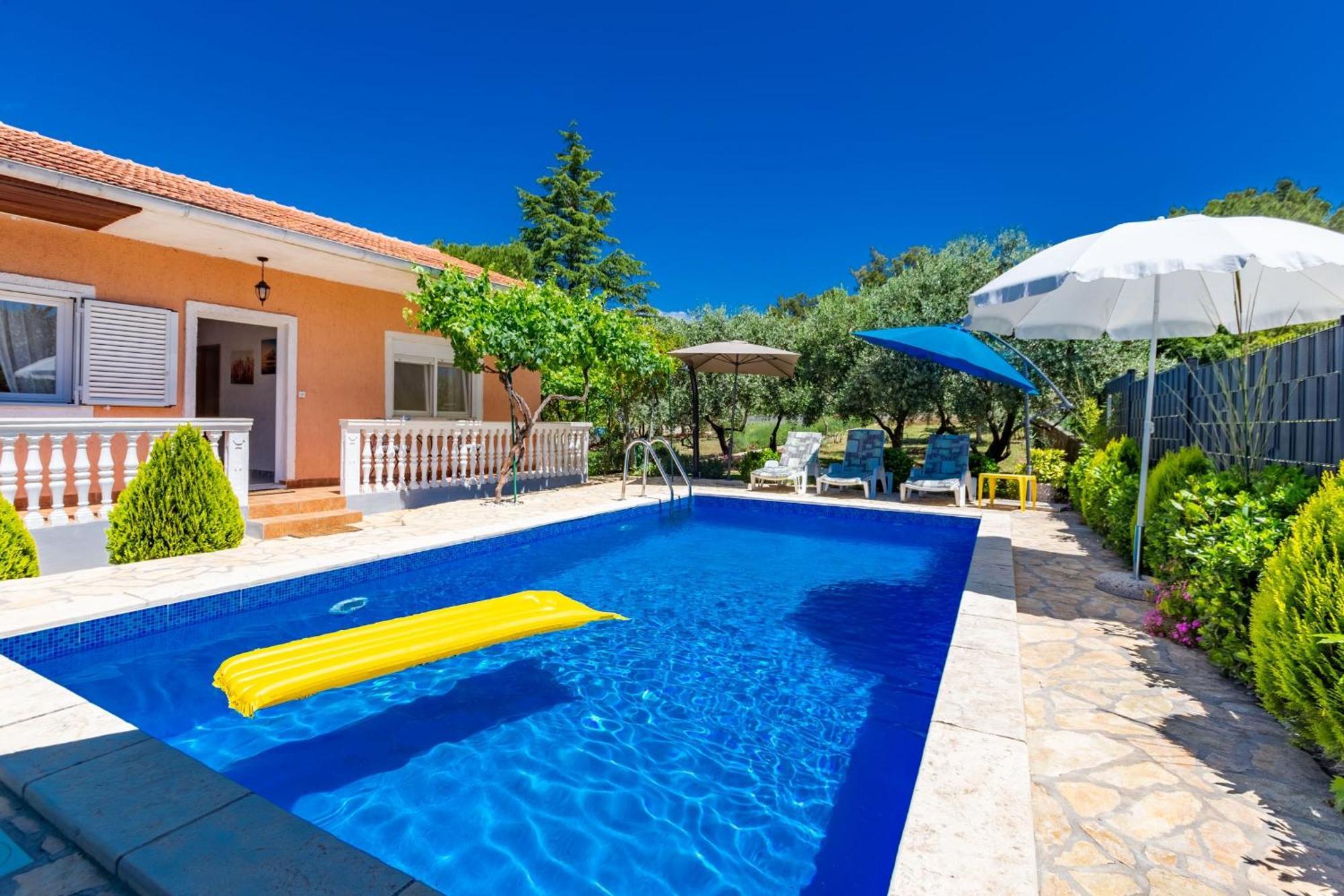 Holiday Home Flora Zadar Bagian luar foto