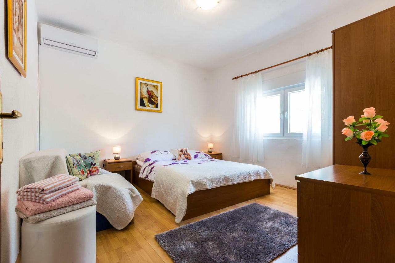 Holiday Home Flora Zadar Bagian luar foto