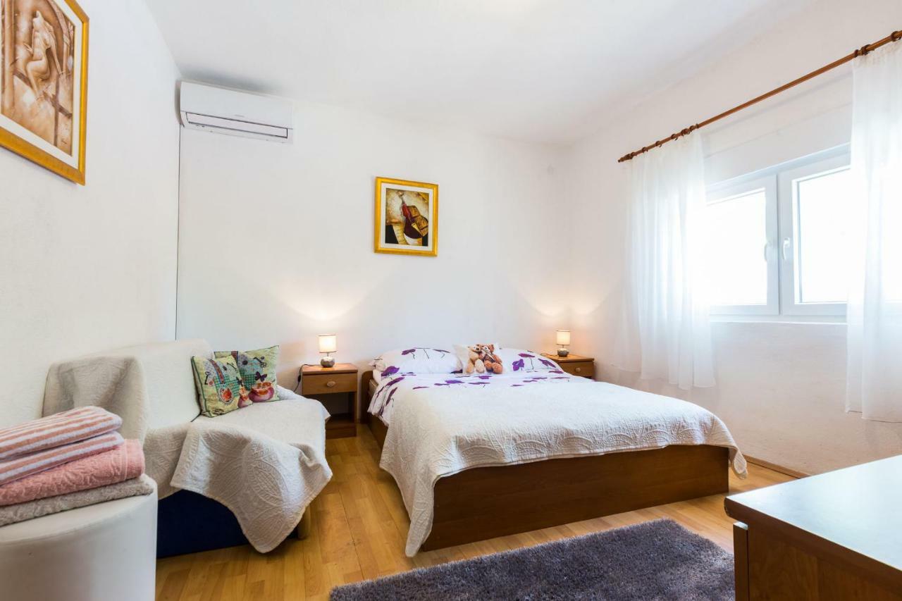 Holiday Home Flora Zadar Bagian luar foto